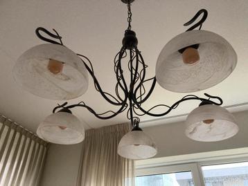 Mooie kroonluchter met 5 lampen beschikbaar voor biedingen