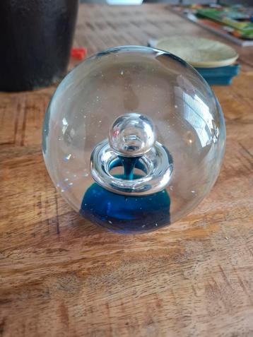 Glazen presse papier bol beschikbaar voor biedingen