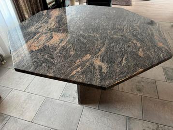 Eetkamer tafel graniet achthoek beschikbaar voor biedingen
