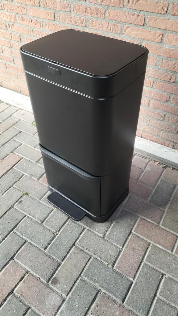 Mooie zwarte sensor prullenbak., Huis en Inrichting, Woonaccessoires | Prullenbakken, Gebruikt, 75 cm of meer, 40 liter of meer