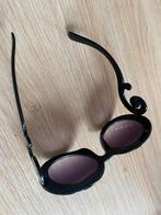 Twee zonnebrillen hip krasjes klein prijsje, Gebruikt, Ophalen of Verzenden