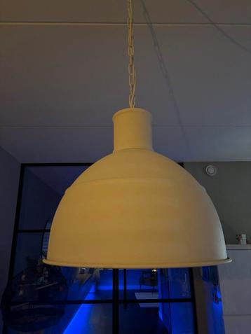 2 grote witte lampen 
