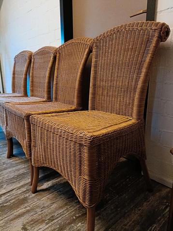 4 stoelen 10 euro beschikbaar voor biedingen