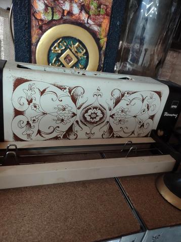 Vintage Harmony Broodrooster met Bloemmotief beschikbaar voor biedingen