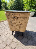 vintage poefje met opbergruimte, Huis en Inrichting, Krukjes, Ophalen, Gebruikt, Hout
