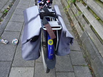 Duo langwerpige fietstassen, merk Basil, fiets tassen beschikbaar voor biedingen