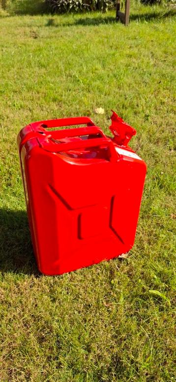 Jeep kan van Valpro 20 Liter metaal  beschikbaar voor biedingen