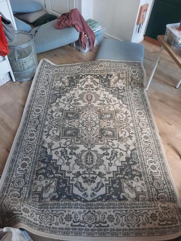 Vloerkleed beschikbaar voor biedingen