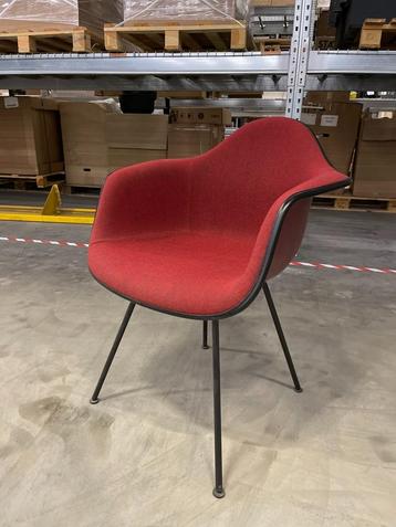 Vitra - EPC Dax plastic armchair bekleed beschikbaar voor biedingen