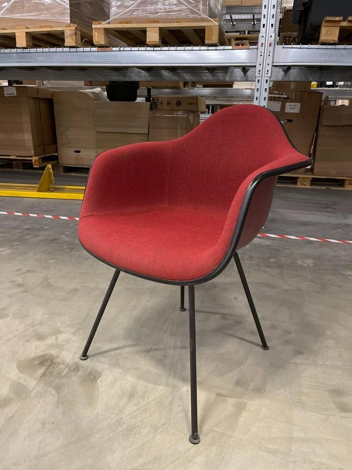 Vitra - EPC Dax plastic armchair bekleed, Huis en Inrichting, Stoelen, Zo goed als nieuw, Eén, Kunststof, Stof, Rood, Ophalen