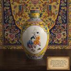 Porseleinen vaas in Famille Jaune stijl uit de Qing-dynastie, Ophalen of Verzenden