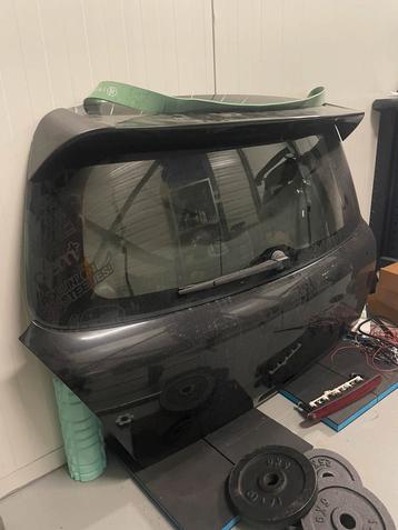 Suzuki Swift achterklep met OEM spoiler (2005-2010) beschikbaar voor biedingen