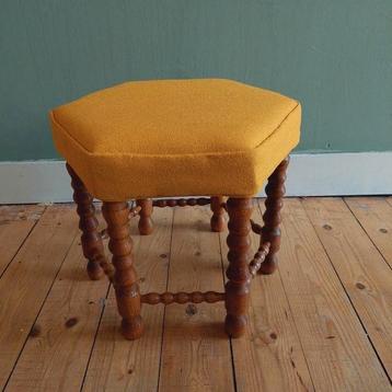 Lucky Vintage prachtig Deens bobbinkrukje met oker zitting beschikbaar voor biedingen