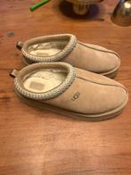 Ugg Tasman nieuw 37 sand, Beige, Nieuw, Ophalen of Verzenden, Pantoffels of Sloffen