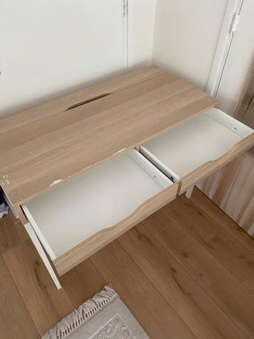 Moderne en Stijlvolle Bureau met 2 Ruime Lades beschikbaar voor biedingen