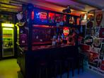Compleet bruin café / kroeg / bar / mancave, Ophalen, Gebruikt, Inclusief barstoelen