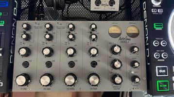 Mastersound Radius 4 mk2 met liniair powersupply en FX unit beschikbaar voor biedingen