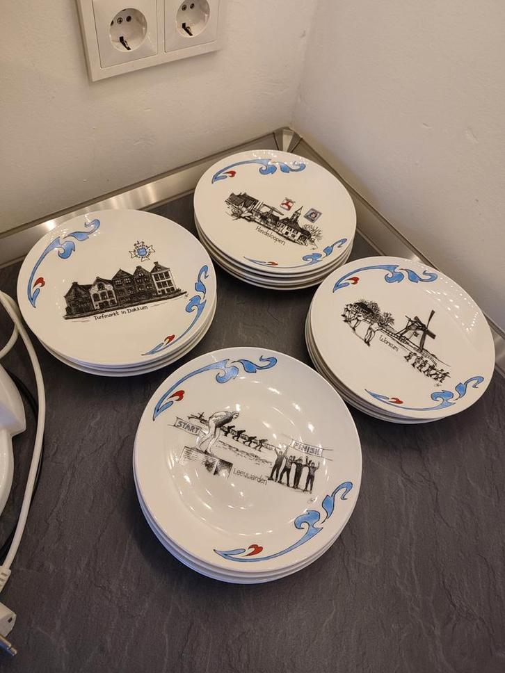 Elfstedentocht servies - ontbijtborden, Huis en Inrichting, Keuken | Servies, Bord(en), Overige stijlen, Porselein, Ophalen