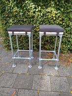 Twee barkrukken van steigerbuis, 2 krukken, Ophalen, Zo goed als nieuw, 60 tot 90 cm