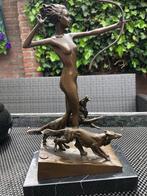 brons jacht sculptuur Diana met jachthonden hond godin, Ophalen of Verzenden