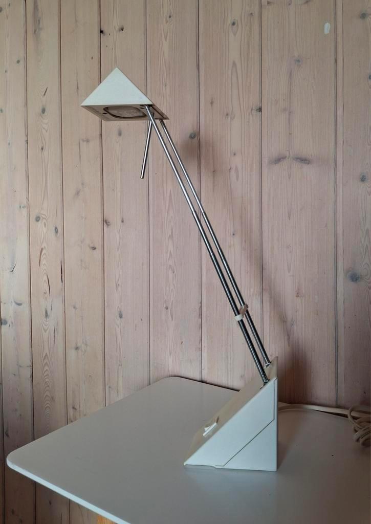 Witte postmoderne/Memphis style Massive bureaulamp. Vintage., Huis en Inrichting, Lampen | Tafellampen, Zo goed als nieuw, Minder dan 50 cm