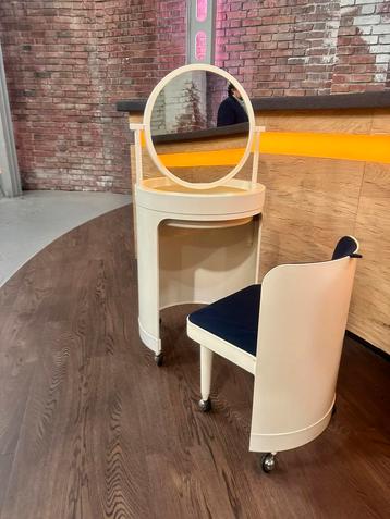 Silvi make-up tafel studio kastelia beschikbaar voor biedingen
