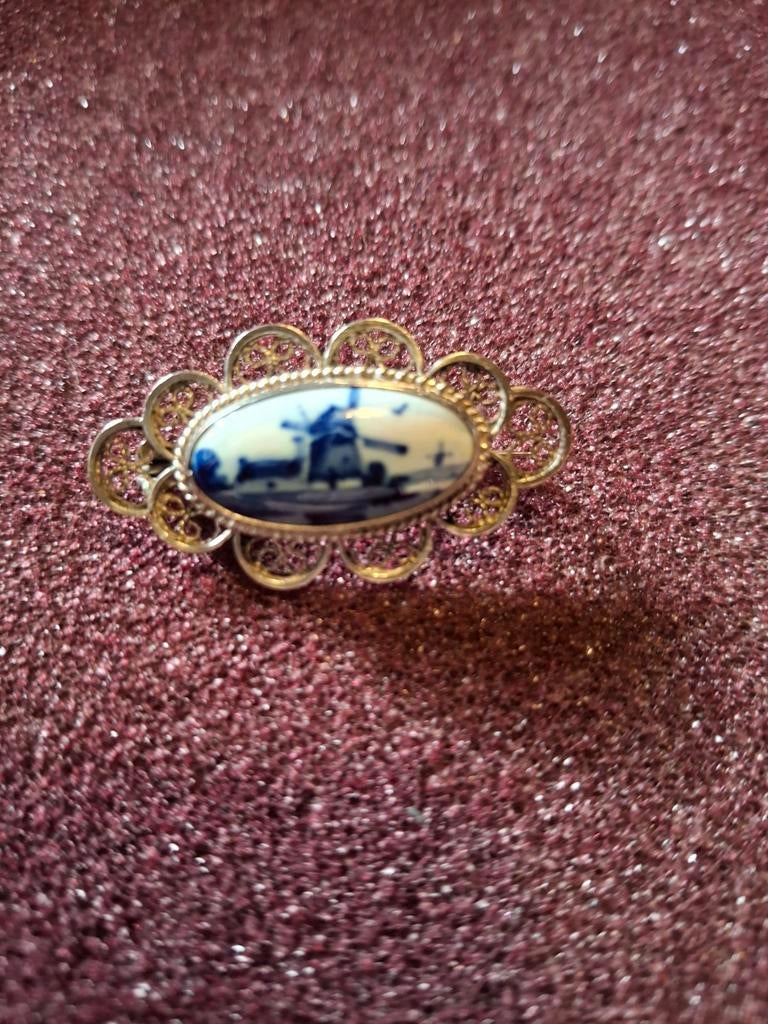 Zilveren broche met delfts tafereel, Ophalen of Verzenden