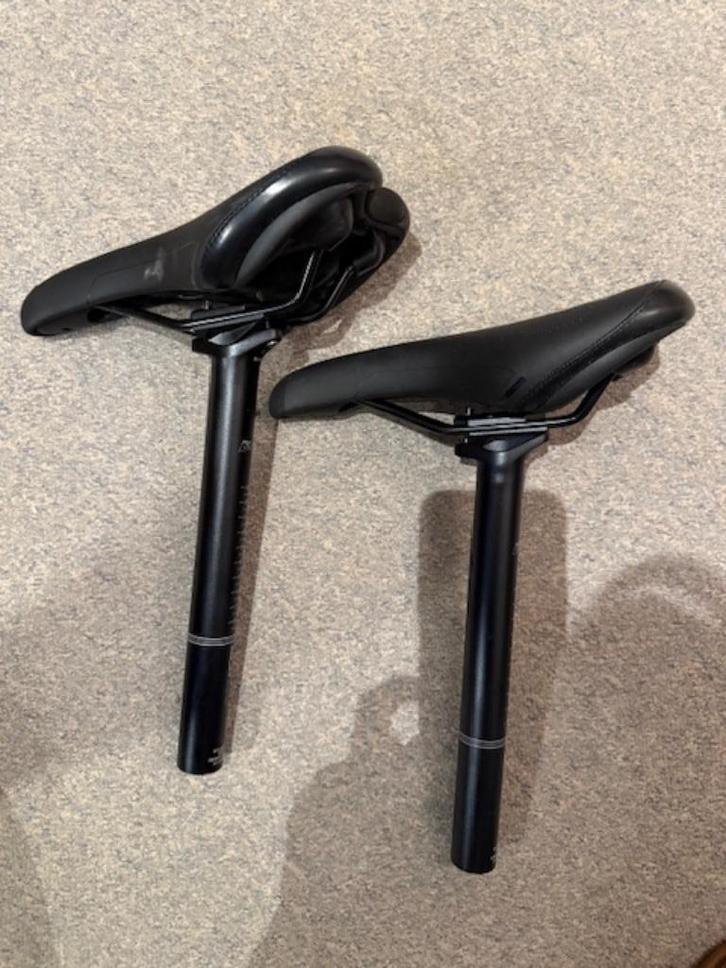 2 nieuwe ! MERIDA TK 166 expert zadels met zadelpinnen, Fietsen en Brommers, Fietsonderdelen, Nieuw, Algemeen, Zadel, Ophalen of Verzenden