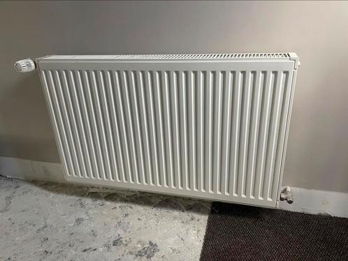 4 radiatoren met thermostaatknop in verschillende maten!, Doe-het-zelf en Verbouw, Verwarming en Radiatoren, Zo goed als nieuw