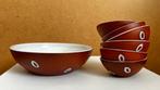 Vintage 50/60s bruin pindasetje 1 grote 6 kleine kommetjes, Keramiek, Ophalen of Verzenden, Overige stijlen, Schaal of Schalen