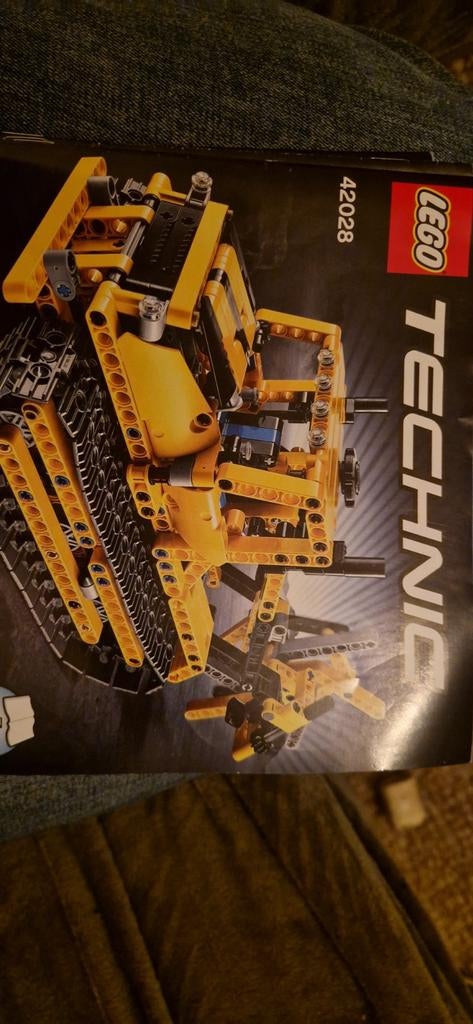Complete Lego Technic 42028 Bulldozer, Kinderen en Baby's, Speelgoed | Duplo en Lego, Ophalen of Verzenden, Zo goed als nieuw