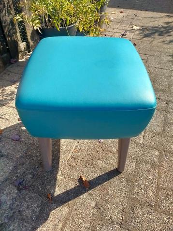 Prachtig voetbankje beschikbaar voor biedingen