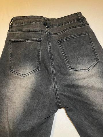 Grijze Jeans beschikbaar voor biedingen