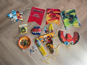 Feestpakket Ninjago met vlag versiering beschikbaar voor biedingen