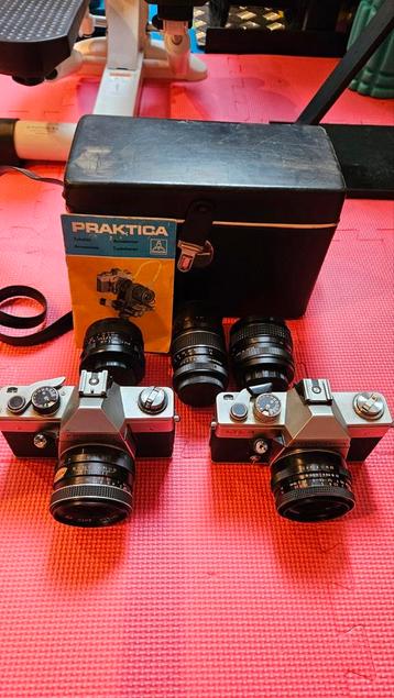 2 Praktica camera's met diverse lenzen. beschikbaar voor biedingen