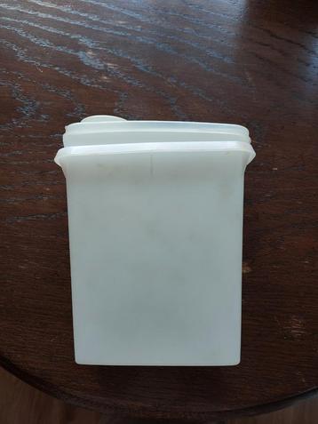 Tupperware voorraadbus beschikbaar voor biedingen