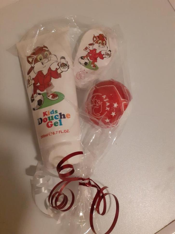 Ajax Kado Set;Kids Douchegel+Bad Bruis tablet/bal. Nieuw, Verzamelen, Sportartikelen en Voetbal, Nieuw, Overige typen, Ajax, Ophalen of Verzenden
