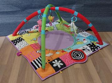 Speelmat  /Speelkleed /  Babygym beschikbaar voor biedingen