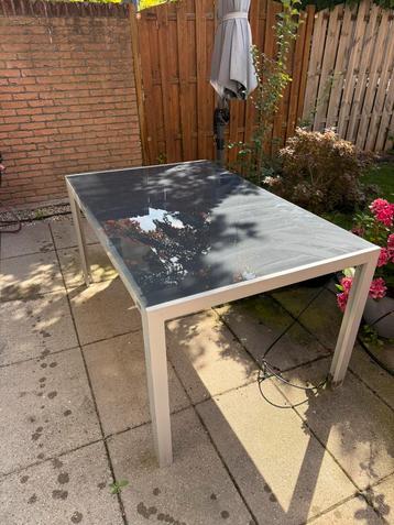 Tuintafel metaal glas beschikbaar voor biedingen