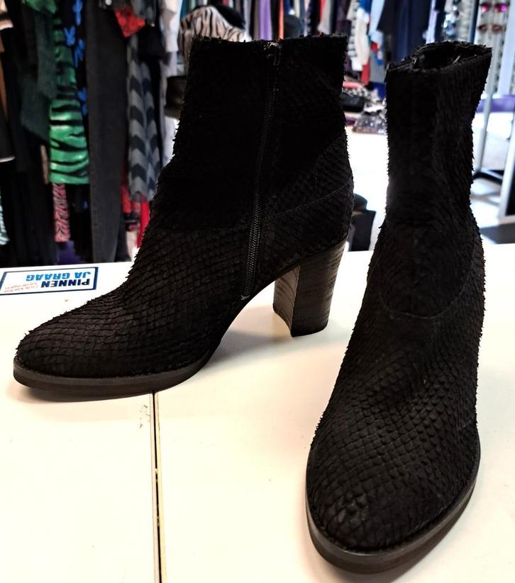 Via Vai zwart enkellaarsje laarzen "schubben" mt 36 44551, Kleding | Dames, Schoenen, Zo goed als nieuw, Lage of Enkellaarzen