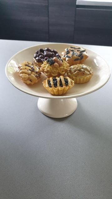 Decoratieve gebakjes, koekjes en bonbons