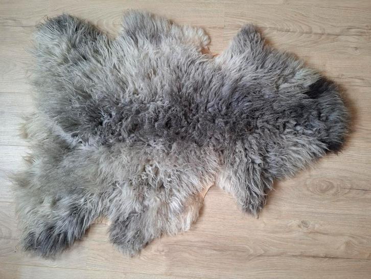 Echte langharige IJslandse schapenvacht., Huis en Inrichting, Woonaccessoires | Plaids en Woondekens, Zo goed als nieuw, Ophalen of Verzenden