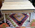 Kinderbureau We Do Wood, Kinderen en Baby's, Tafel(s), Zo goed als nieuw, Ophalen