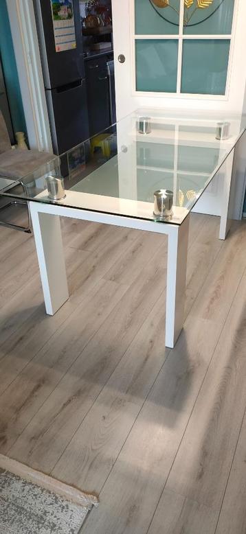 Eettafel beschikbaar voor biedingen