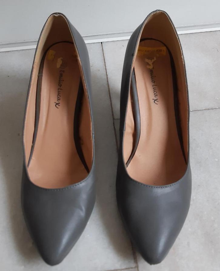 Grijze pumps maat 40, Kleding | Dames, Schoenen, Zo goed als nieuw, Pumps, Grijs, Ophalen of Verzenden