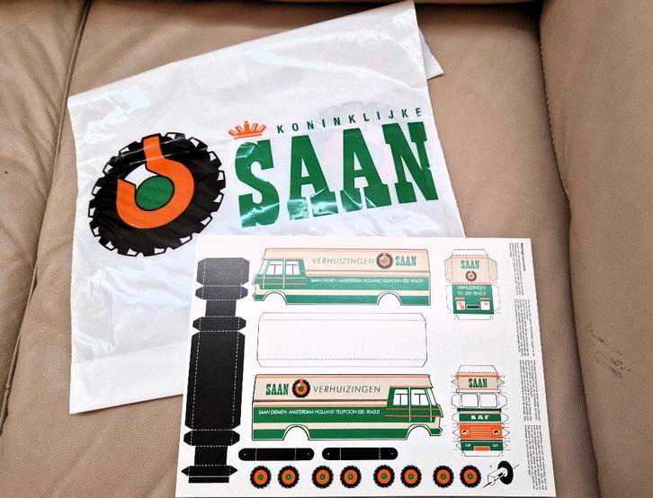 Koninklijke Saan DAF verhuiswagen bouwplaat en plastic tas!, Verzamelen, Merken en Reclamevoorwerpen, Zo goed als nieuw, Gebruiksvoorwerp