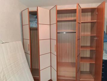 Ruime Kledingkast met Veel Opbergruimte - afbeelding 1