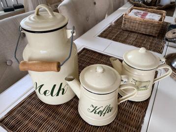 Brocante Emaille Melkbus en Koffiekannen - Country Kitchen beschikbaar voor biedingen