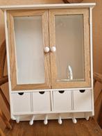 Te koop handig hangkastje met lades houten haakjes., Huis en Inrichting, Kasten | Buffetkasten, Ophalen, 50 tot 100 cm, Zo goed als nieuw