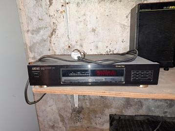 Akai AT-26L Quartz Synthesizer Tuner beschikbaar voor biedingen